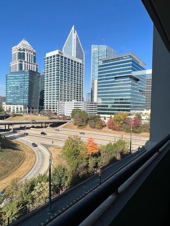 Spacious 2 Bedroom 2 Bathroom Apartment With Balcony In Uptown Charlotte! City Views & Free Parking! Zewnętrze zdjęcie