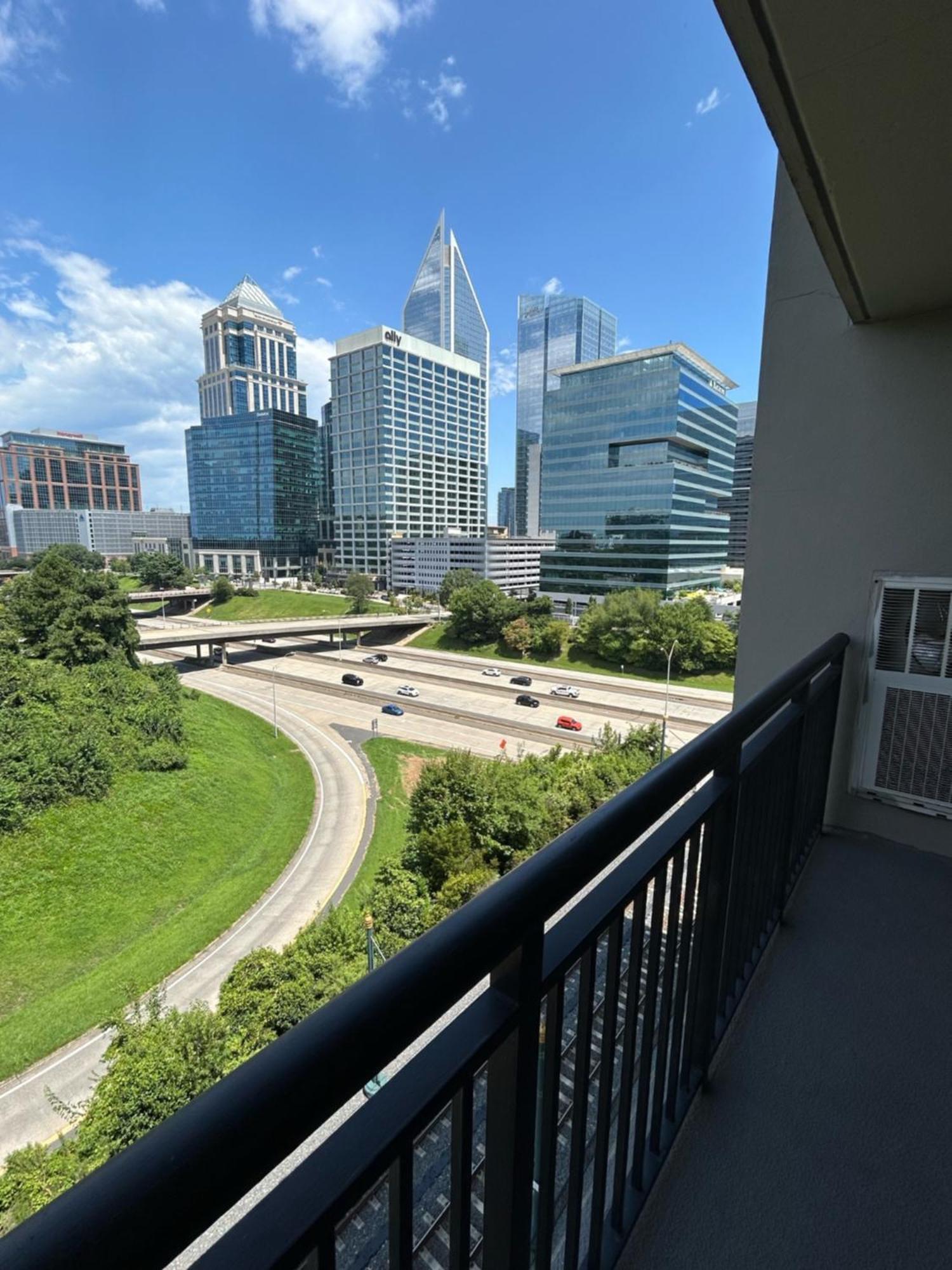 Spacious 2 Bedroom 2 Bathroom Apartment With Balcony In Uptown Charlotte! City Views & Free Parking! Zewnętrze zdjęcie