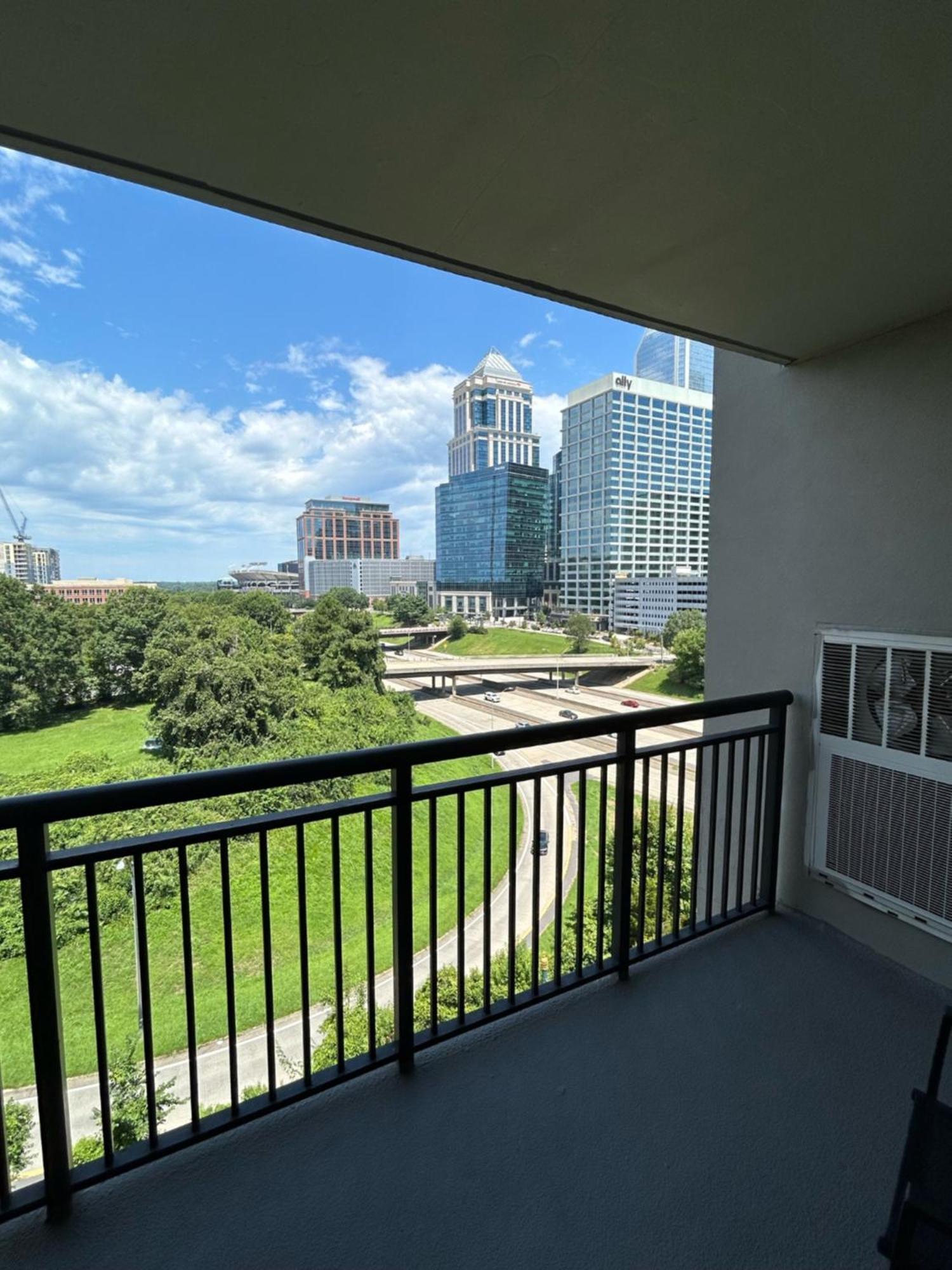 Spacious 2 Bedroom 2 Bathroom Apartment With Balcony In Uptown Charlotte! City Views & Free Parking! Zewnętrze zdjęcie